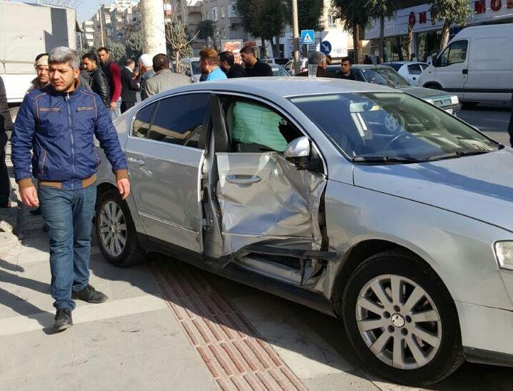 Şanlıurfa'da kamyonet otomobile çarptı: Bir yaralı